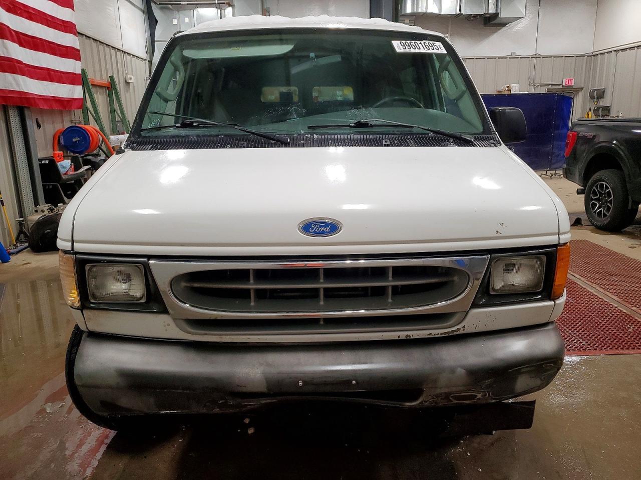2003 Ford Econoline E350 Super Duty Wagon - Фото 5