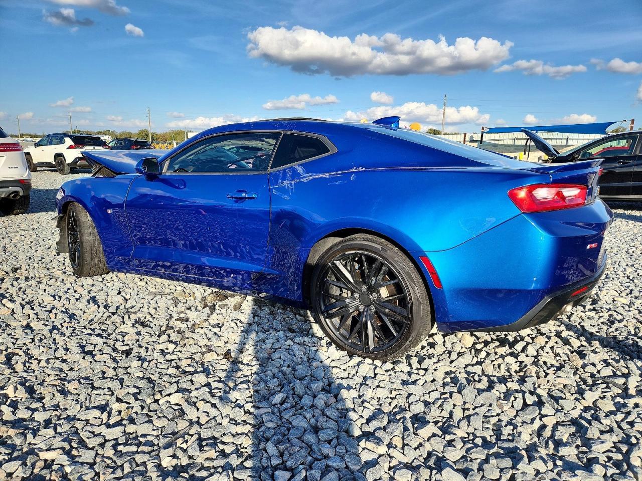 2017 Chevrolet Camaro Lt - Image 2
