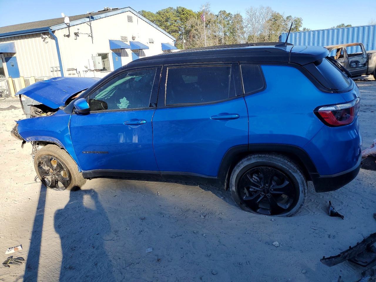 2019 Jeep Compass Latitude - Image 2