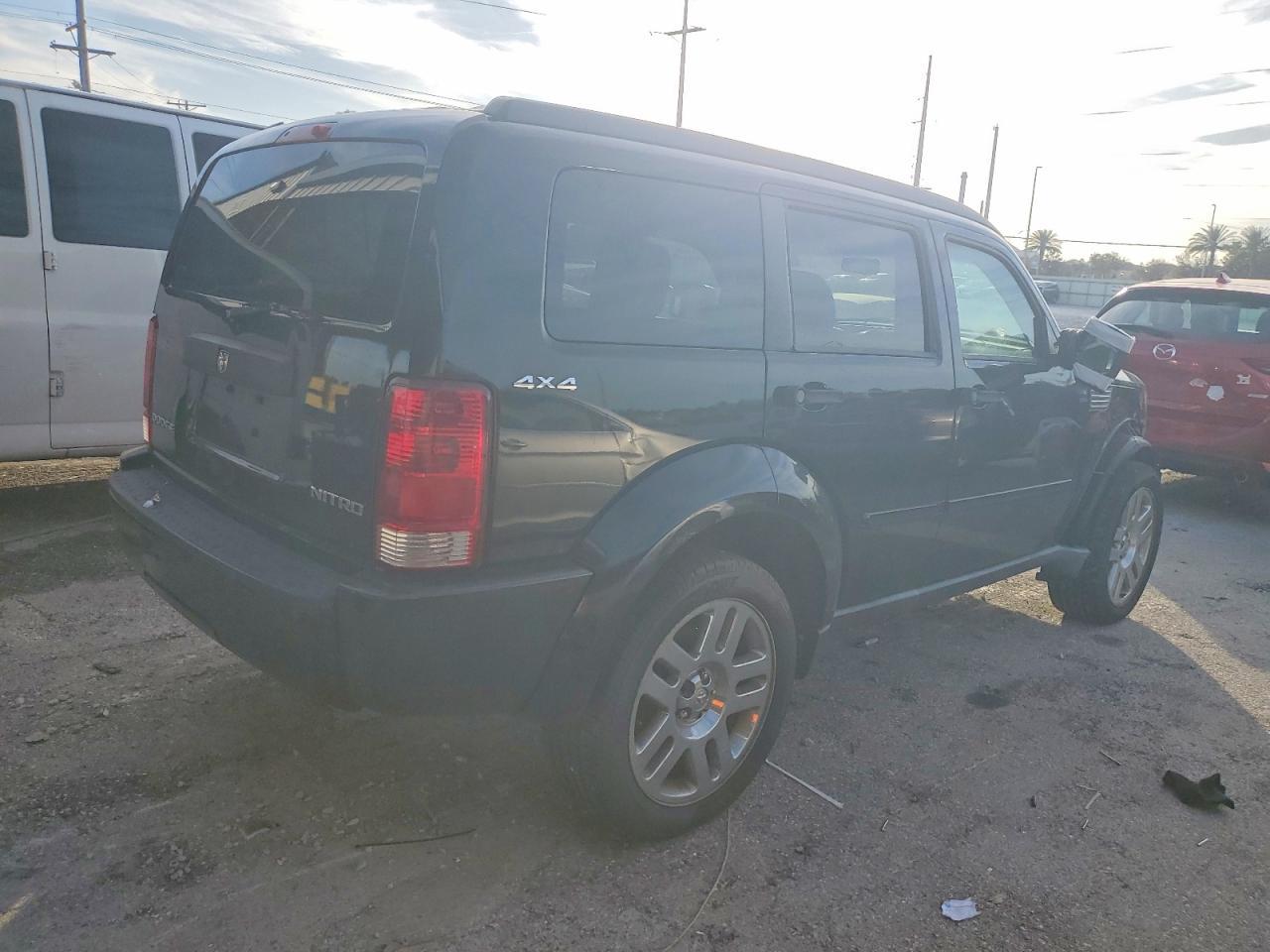 2010 Dodge Nitro Se - Фото 3
