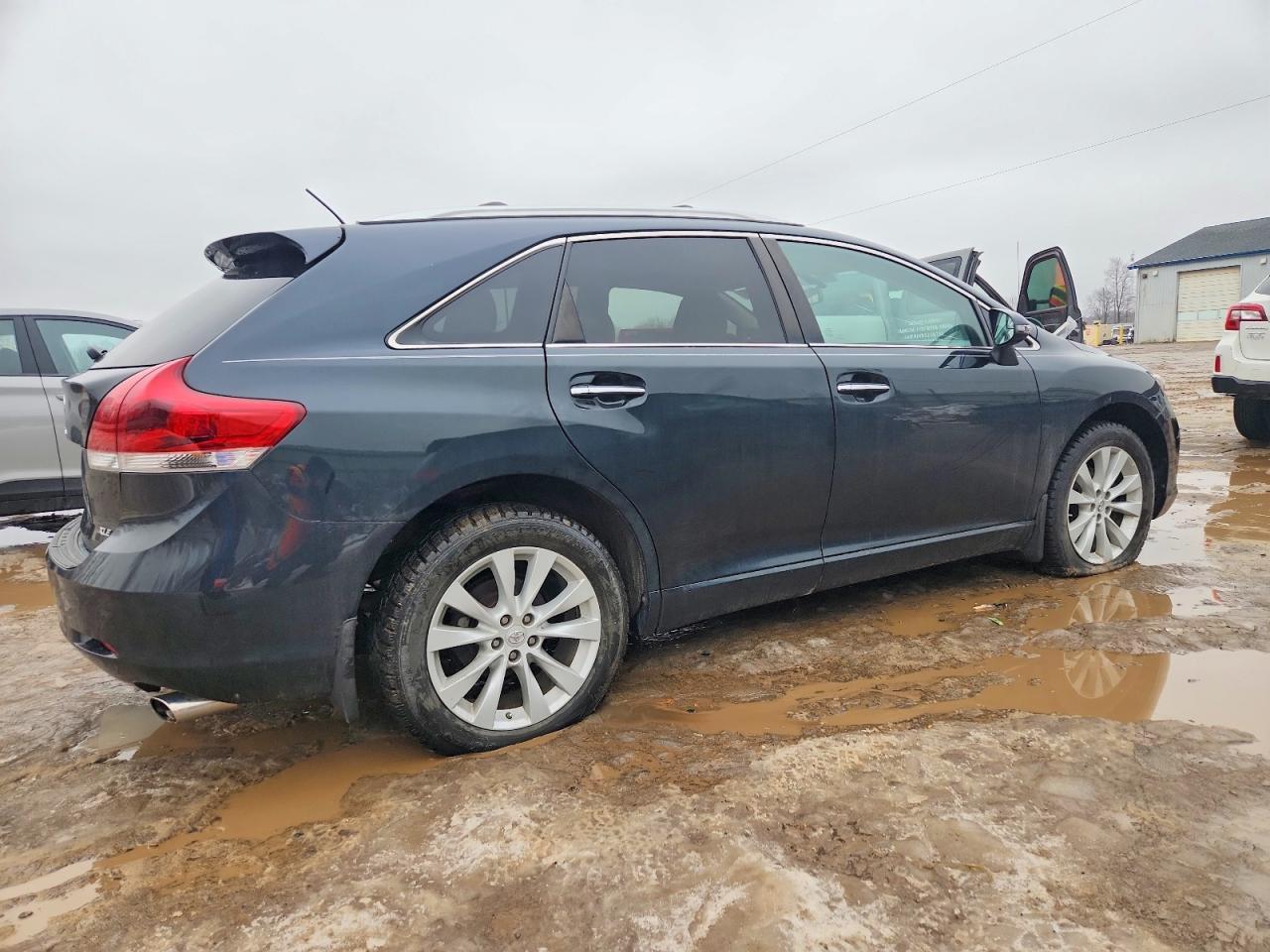 2015 Toyota Venza Le - Image 3