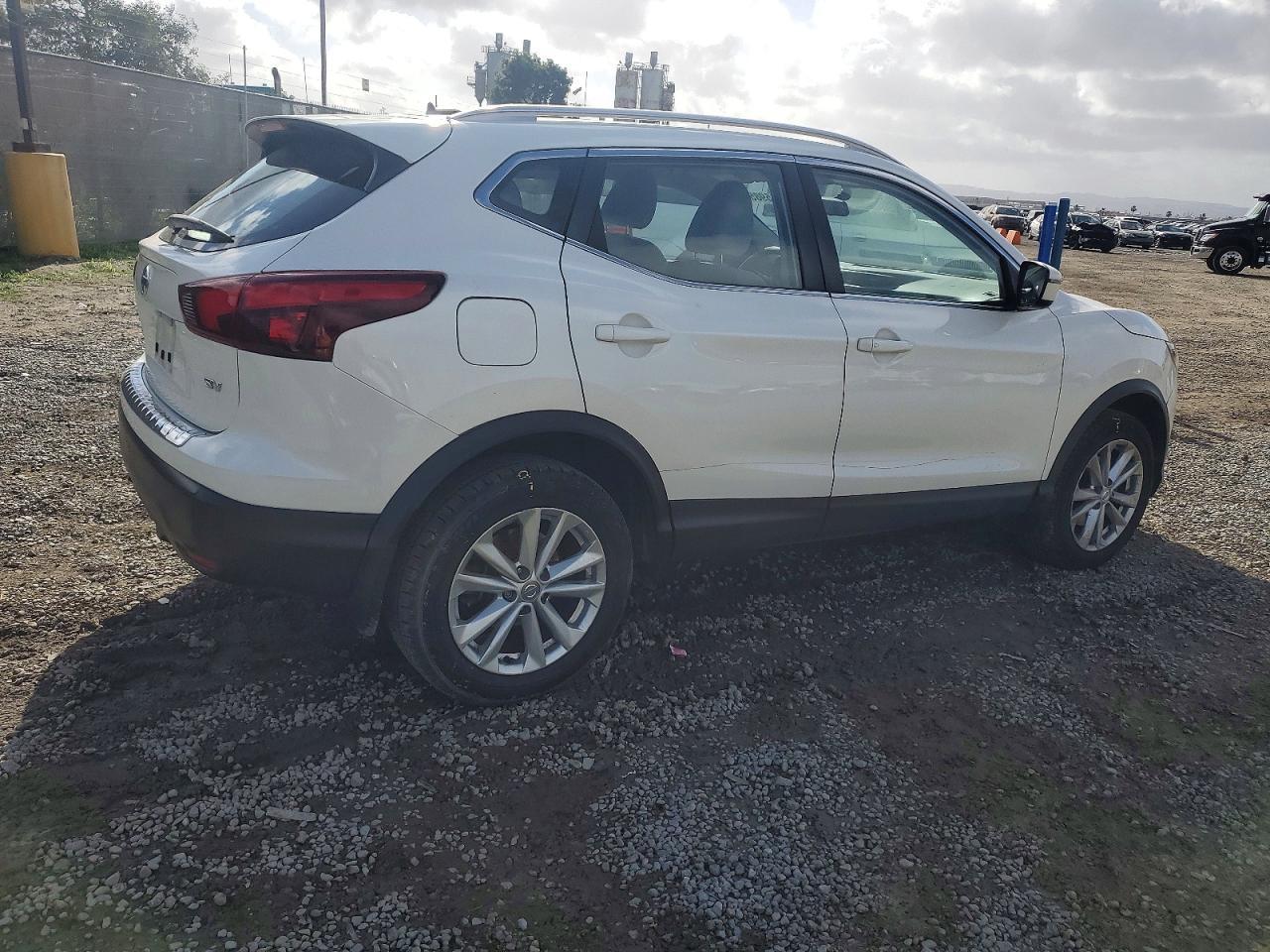 2018 Nissan Rogue Sport S - Image 3