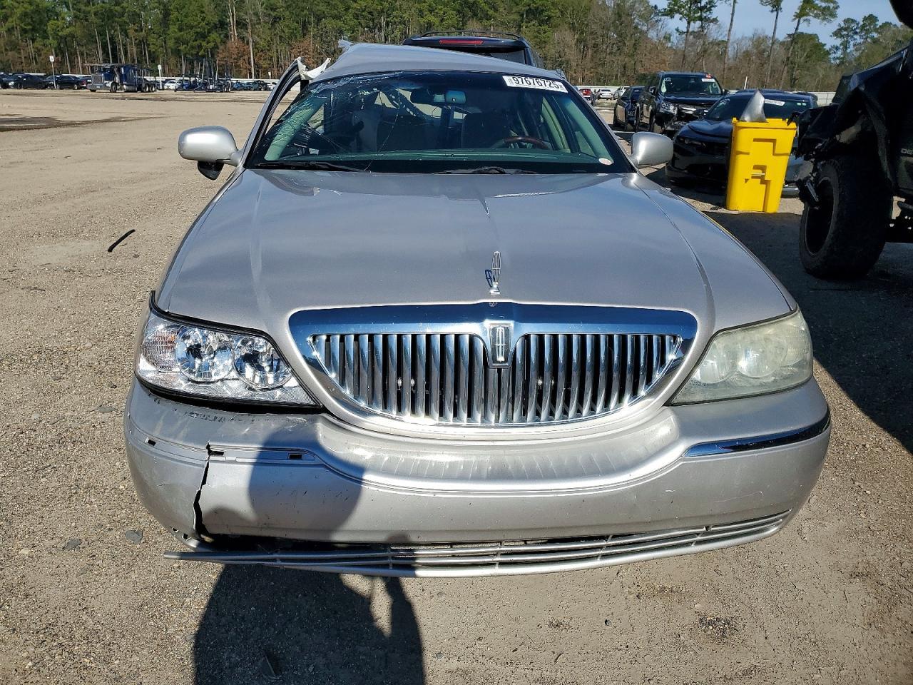 2011 Lincoln Town Car Signature Limited - Фото 5