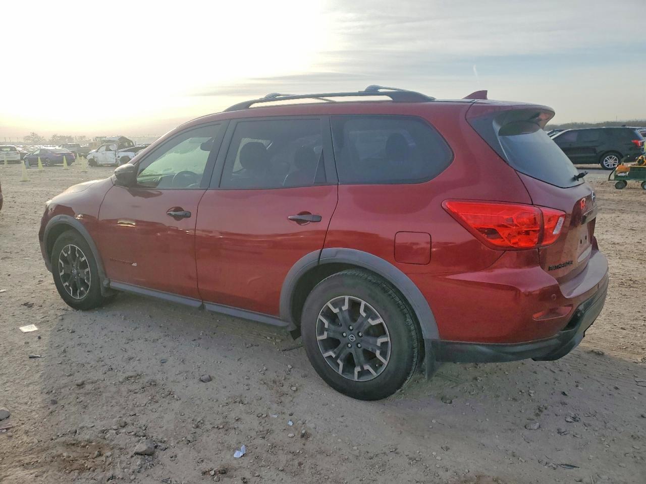 2020 Nissan Pathfinder Sl - Фото 2