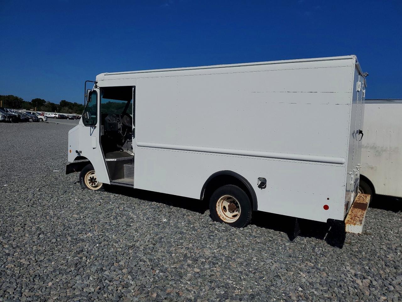 2016 Ford Econoline E350 Super Duty Stripped Chassis - Фото 2