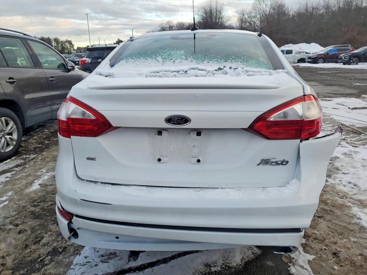 2014 Ford Fiesta Se - Фото 6