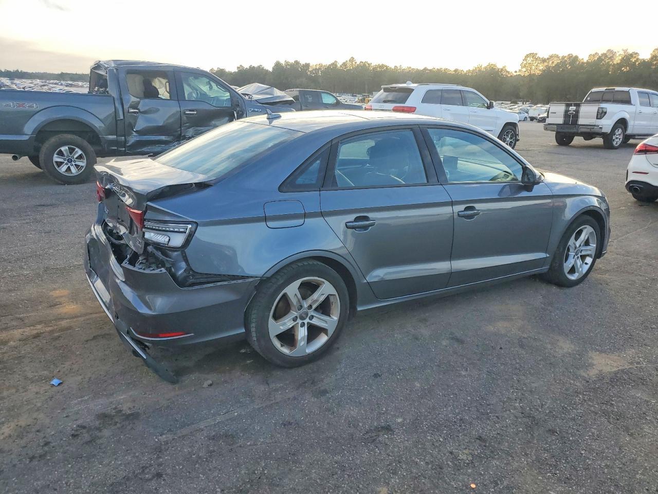 2017 Audi A3 Premium - Фото 3