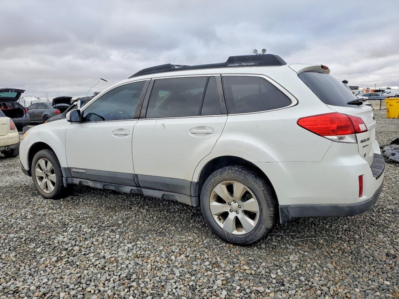 2011 Subaru Outback 2.5I Premium - Image 2
