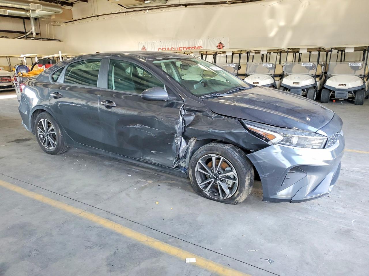 2022 Kia Forte Fe - Image 4