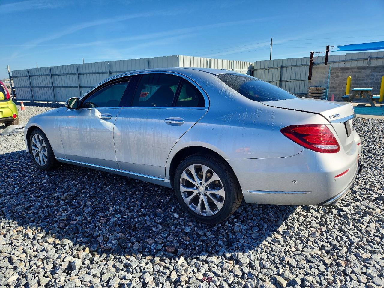 2017 Mercedes-Benz E 300 - Фото 2