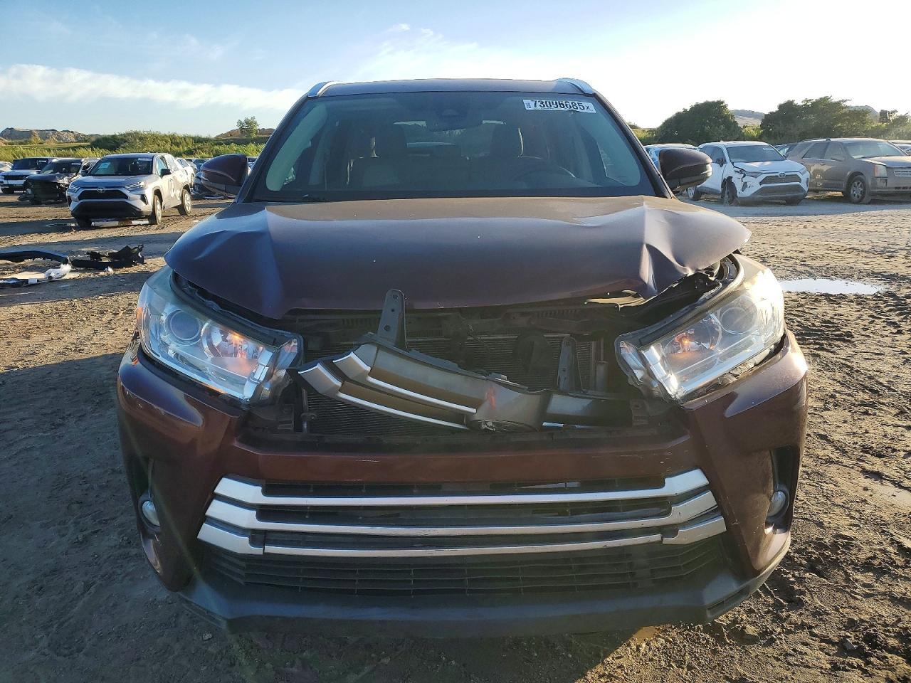 2019 Toyota Highlander Se - Фото 5