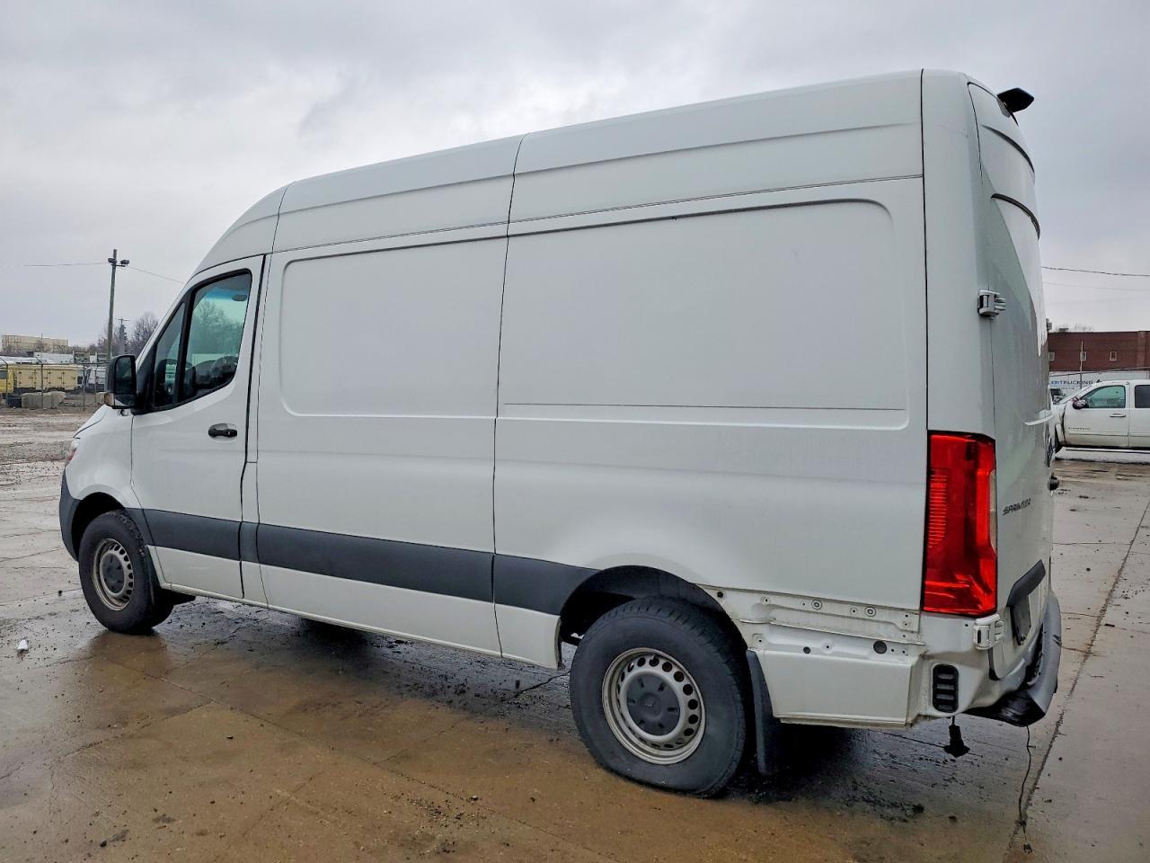 2022 Mercedes Benz Sprinter 1500 Van Standard Roof - Фото 2