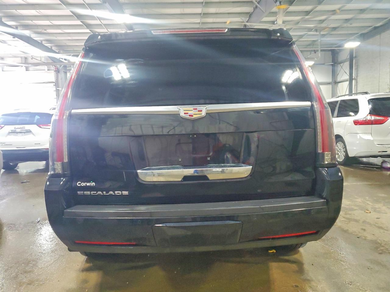 2018 Cadillac Escalade Premium Luxury - Image 6
