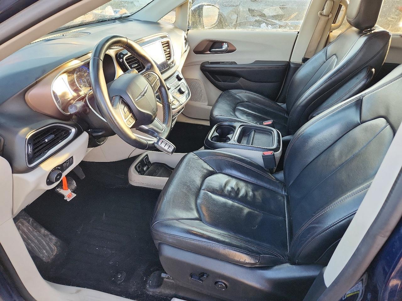 2017 Chrysler Pacifica Touring L - Image 7