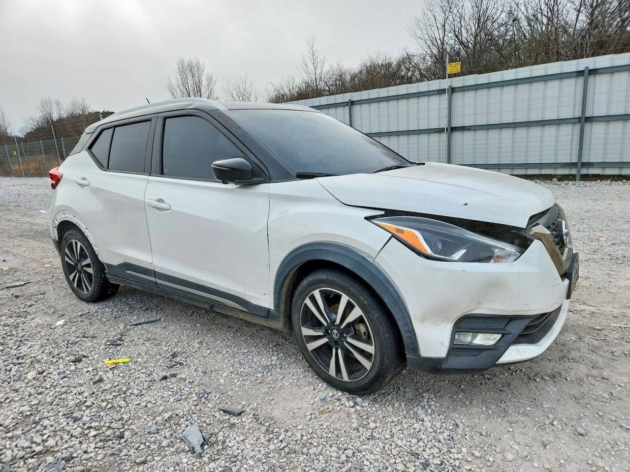 2020 Nissan Kicks Sr - Image 4