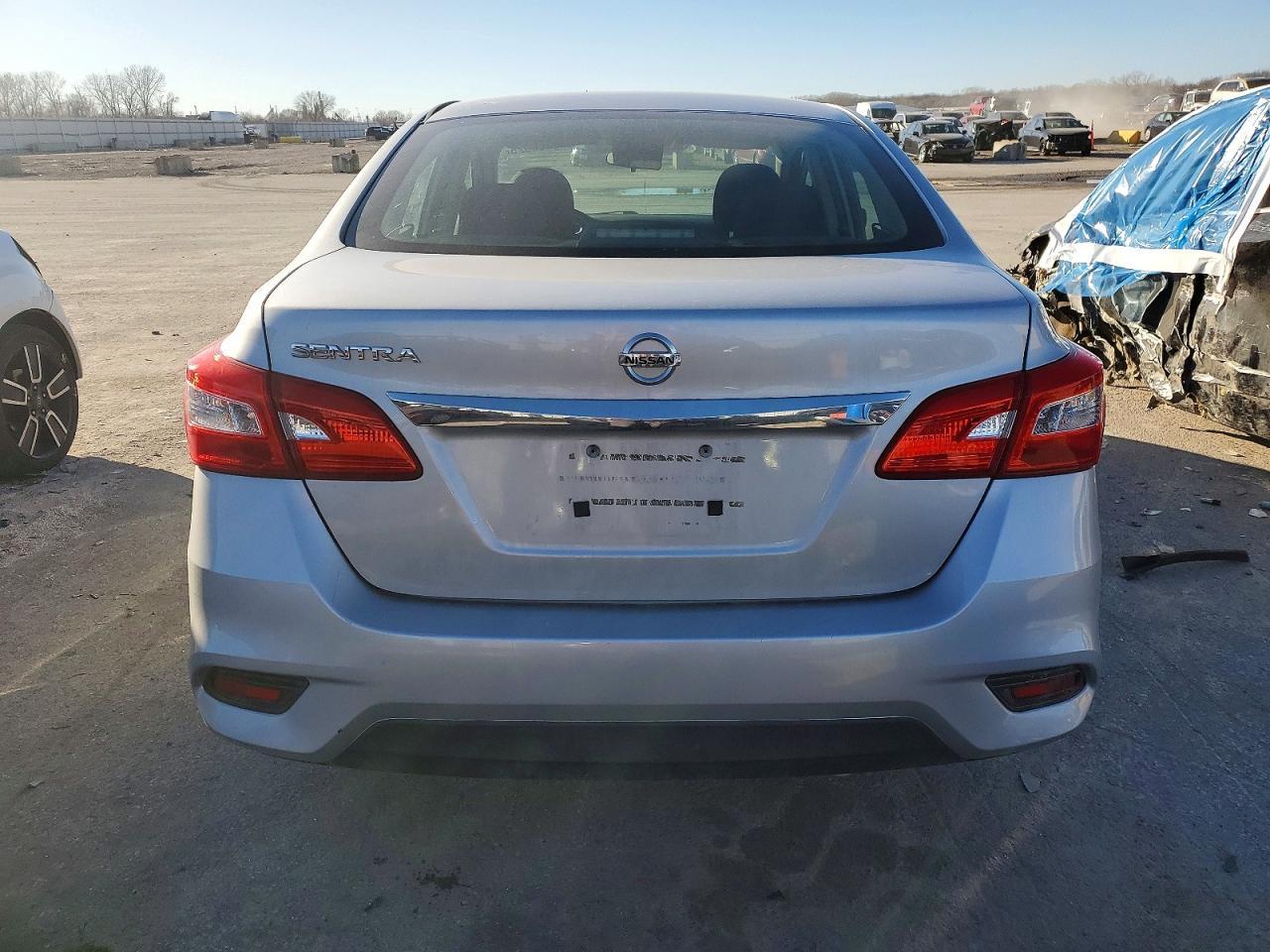 2017 Nissan Sentra S - Фото 6