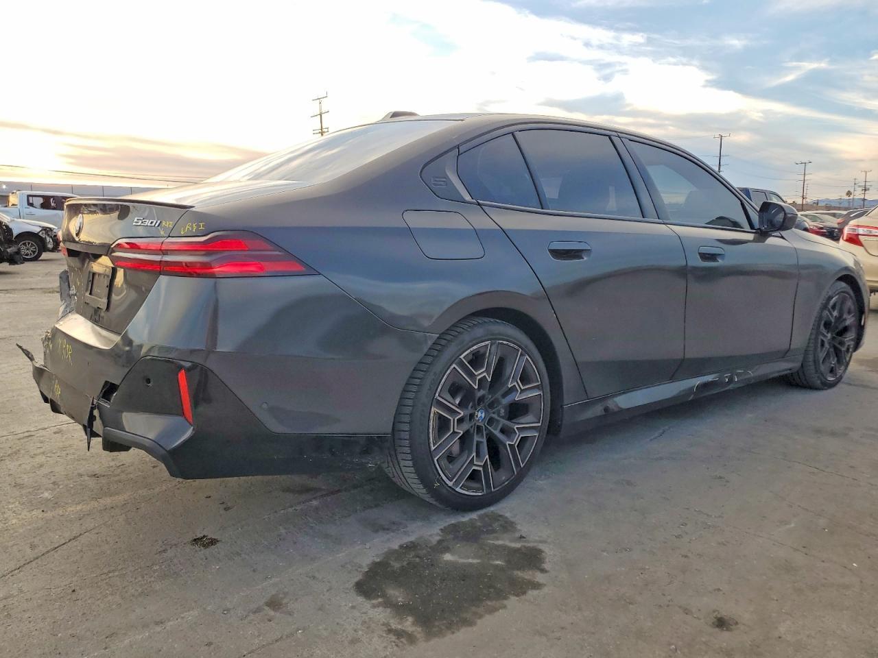 2024 BMW 530I - Фото 3