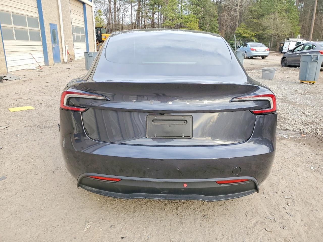2025 Tesla Model 3 - Фото 6