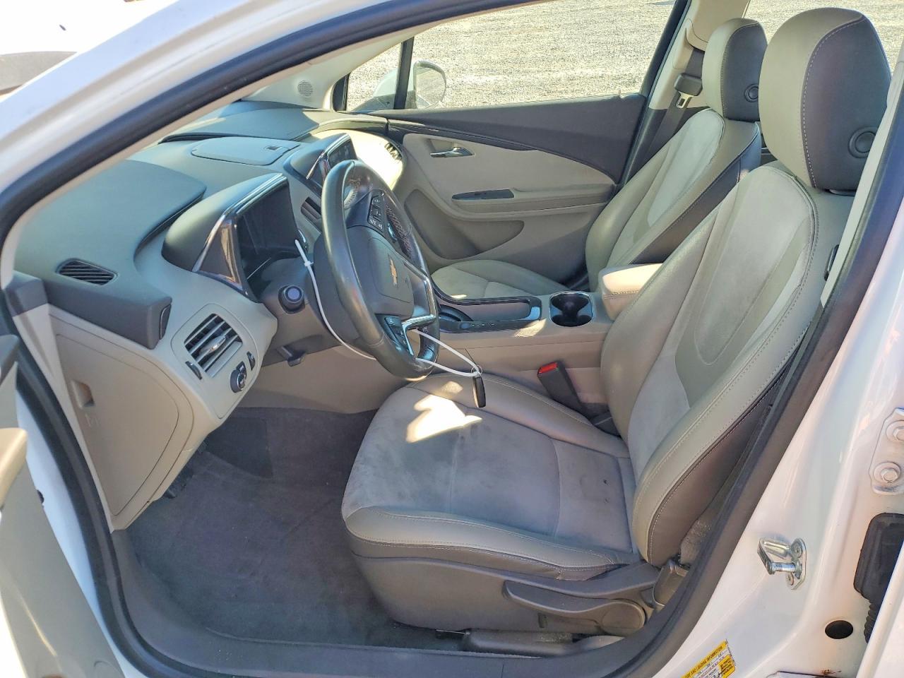 2014 Chevrolet Volt - Image 7