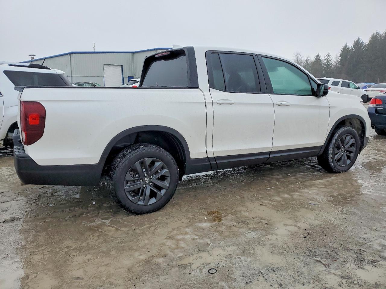 2025 Honda Ridgeline Sport - Image 3