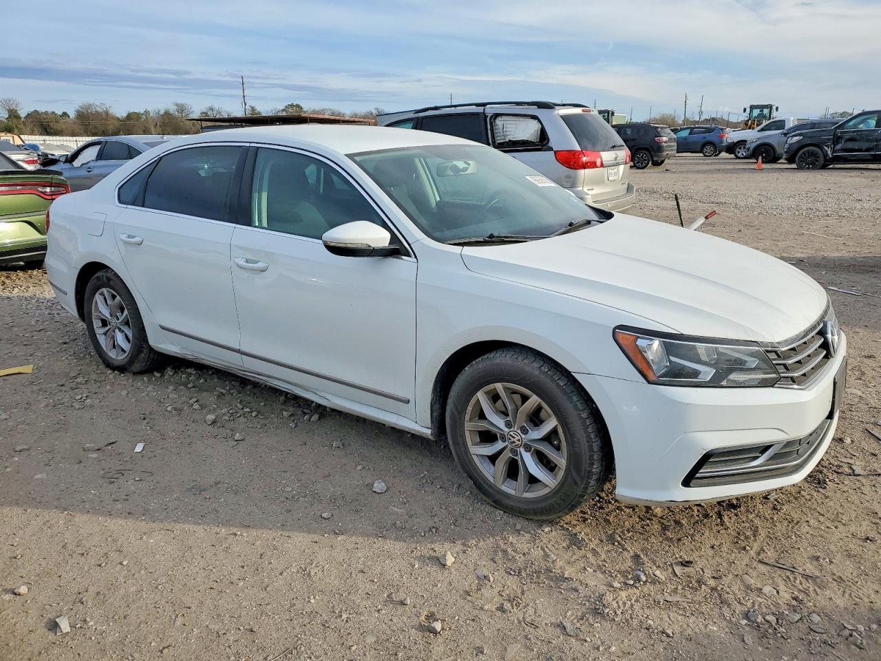 2016 Volkswagen Passat S - Image 4