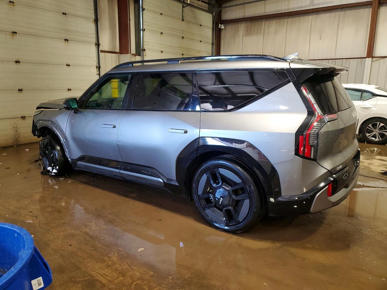 2024 Kia Ev9 Gt Line - Image 2