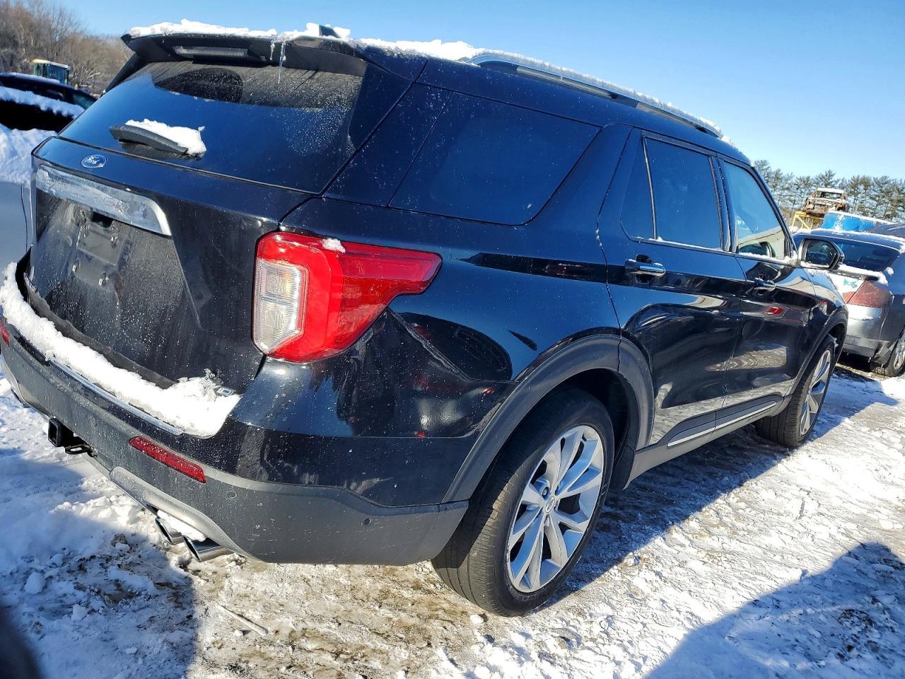 2022 Ford Explorer Platinum - Image 3