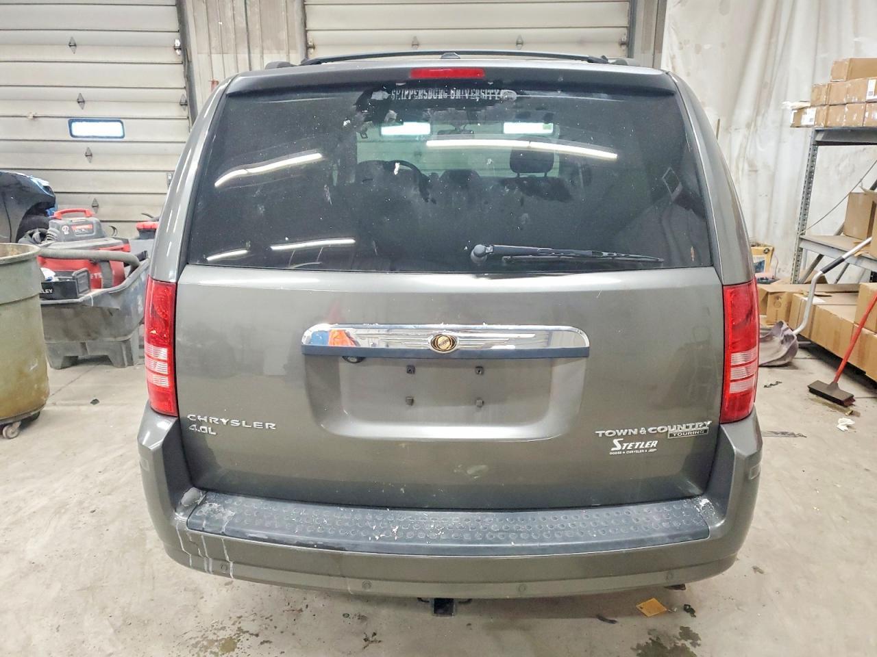 2010 Chrysler Town & Country Touring Plus - Image 6