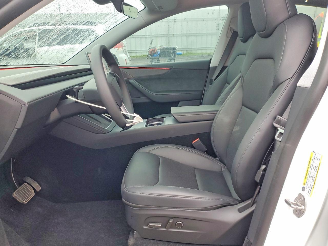 2026 Tesla Model Y - Фото 7