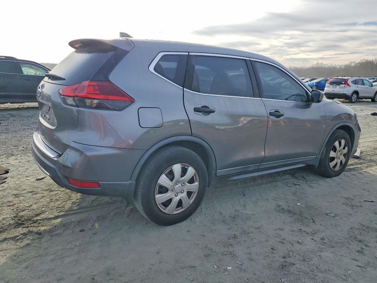 2018 Nissan Rogue S - Фото 3