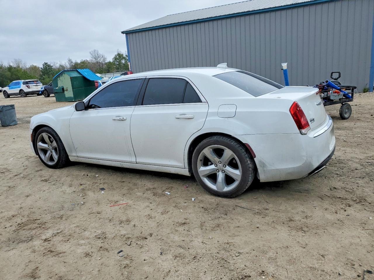 2015 Chrysler 300 Limited - Фото 2