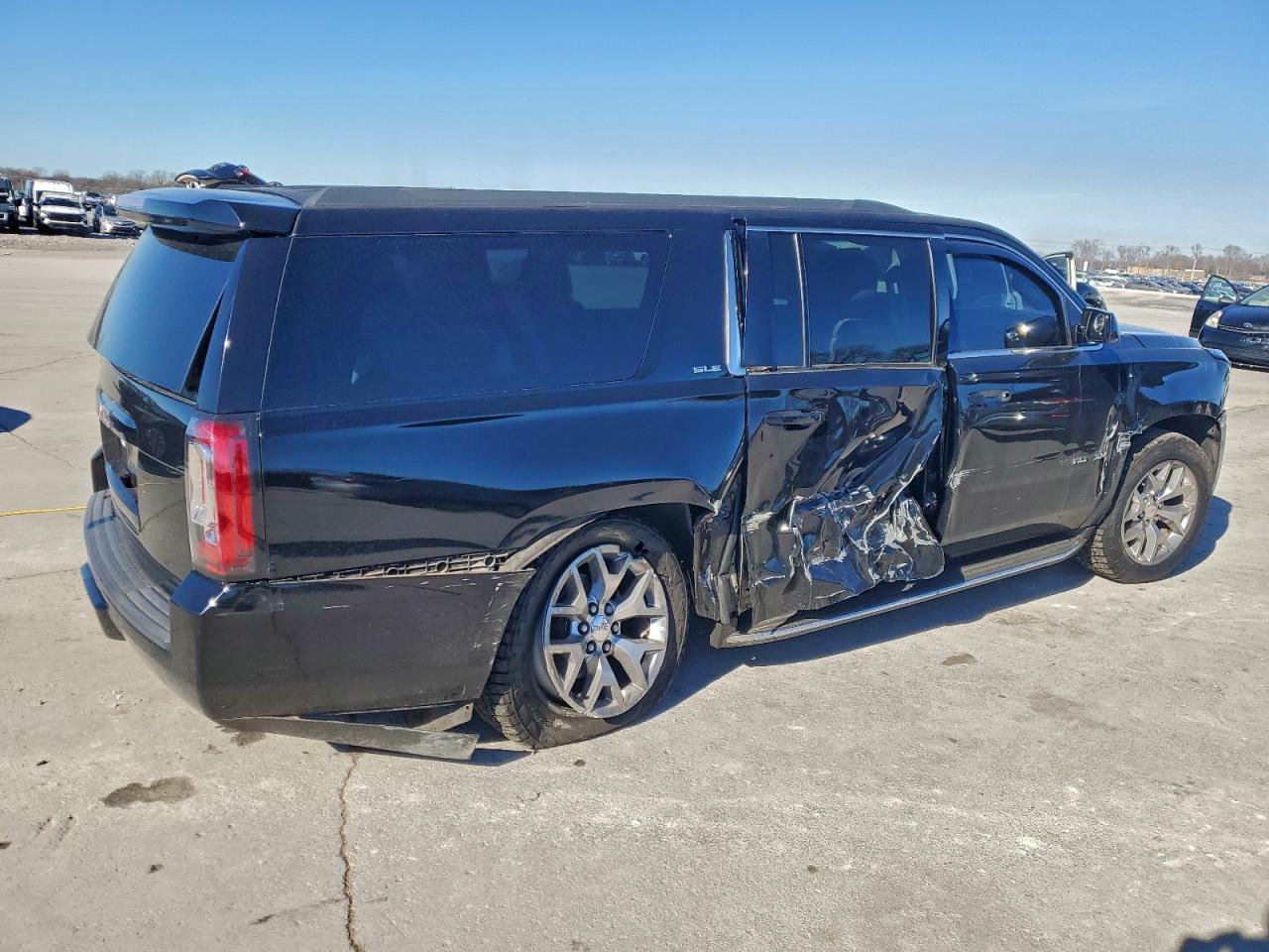 2016 GMC Yukon Xl C1500 Sle - Image 3