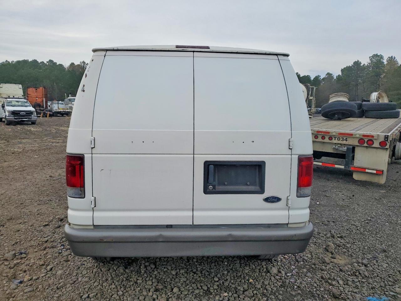 2003 Ford Econoline E250 Van - Фото 6