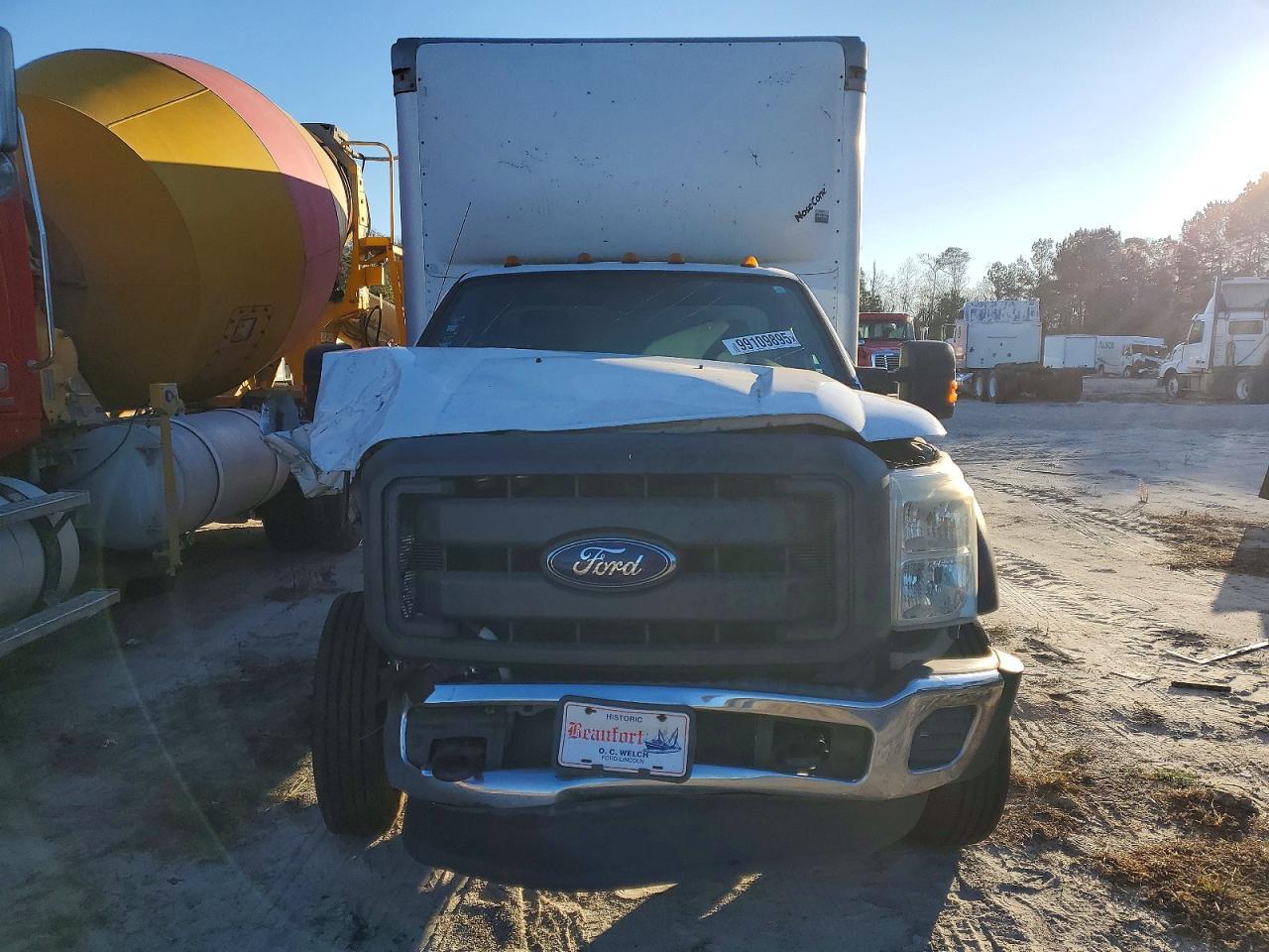 2016 Ford F550 Super Duty Box Truck - Image 5