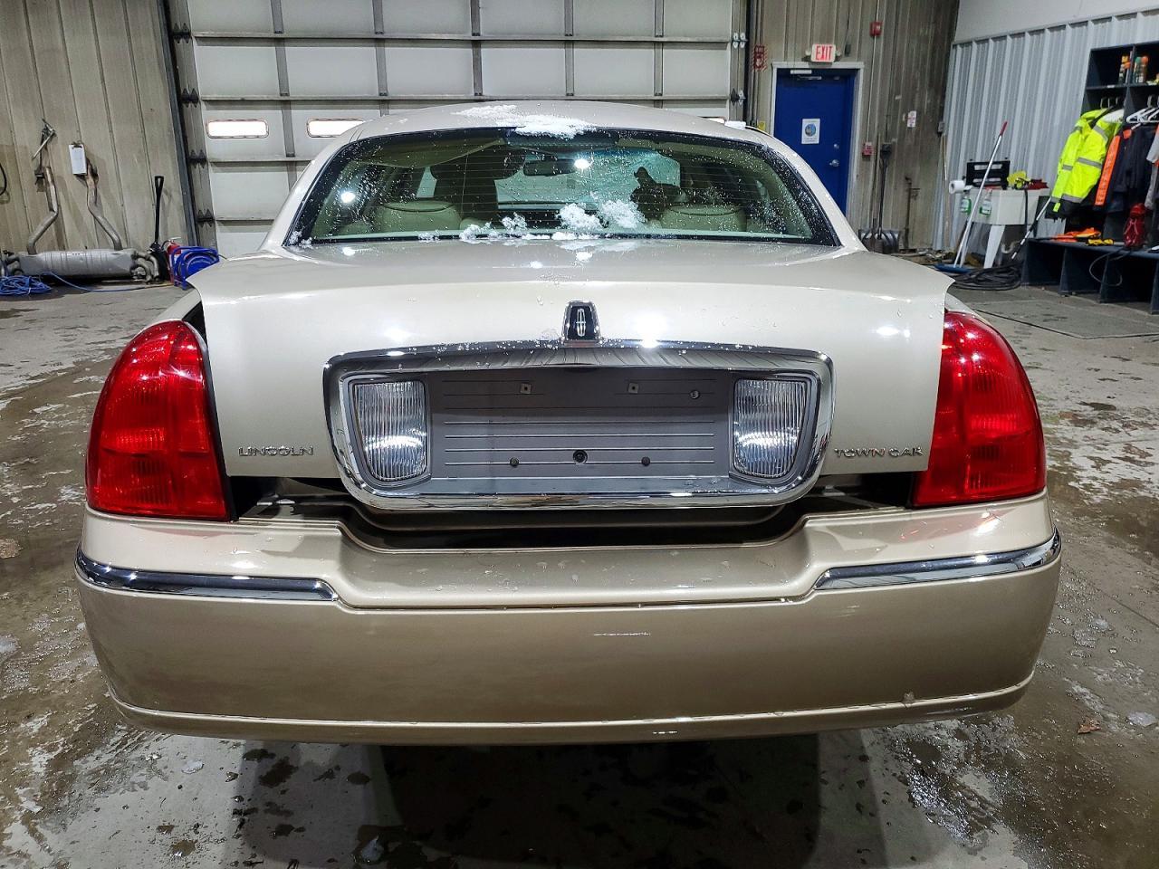 2006 Lincoln Town Car Designer - Фото 6
