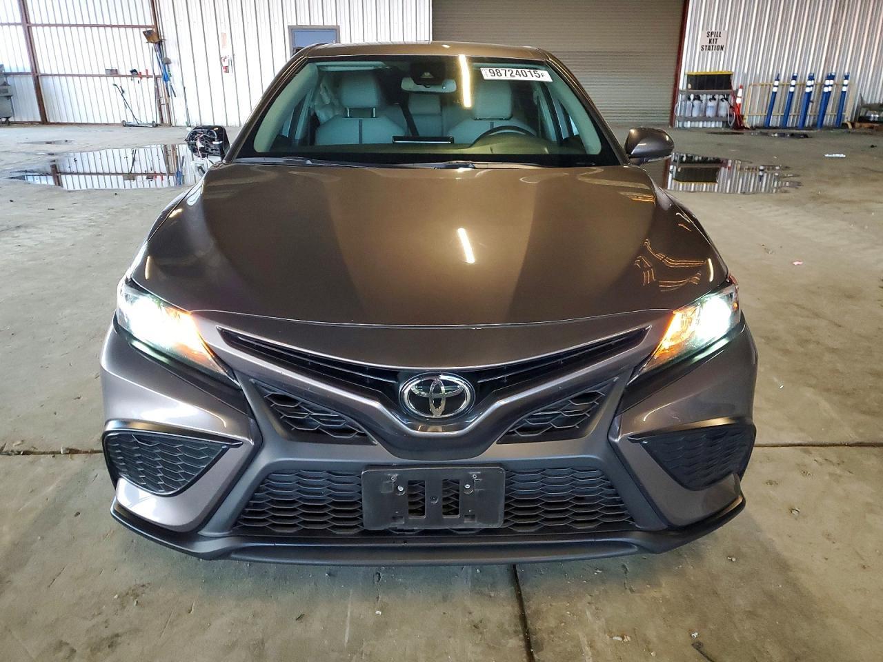 2022 Toyota Camry Se - Фото 5