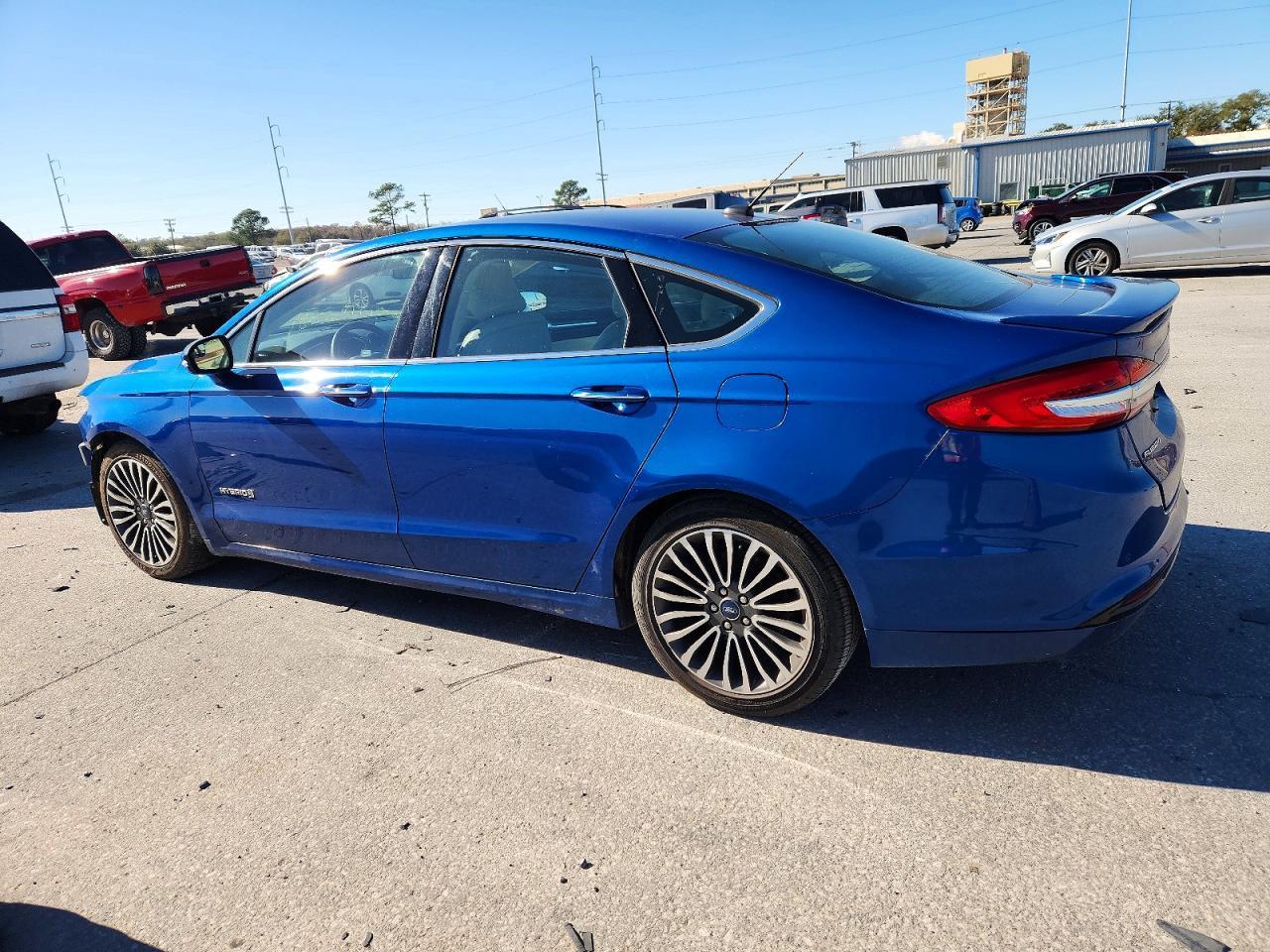 2018 Ford Fusion Titanium/Platinum Hev - Image 2