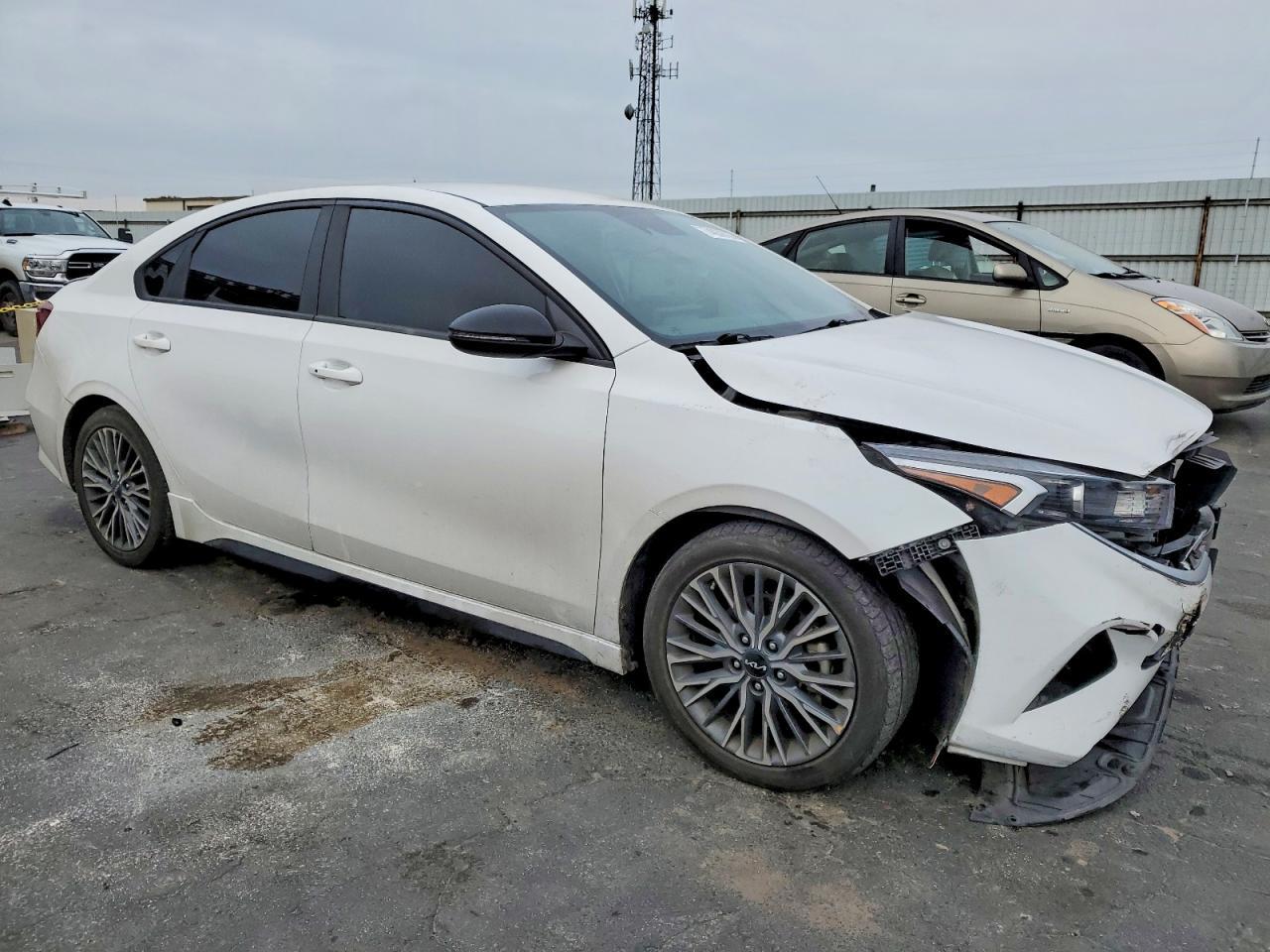 2022 Kia Forte Gt Line - Image 4
