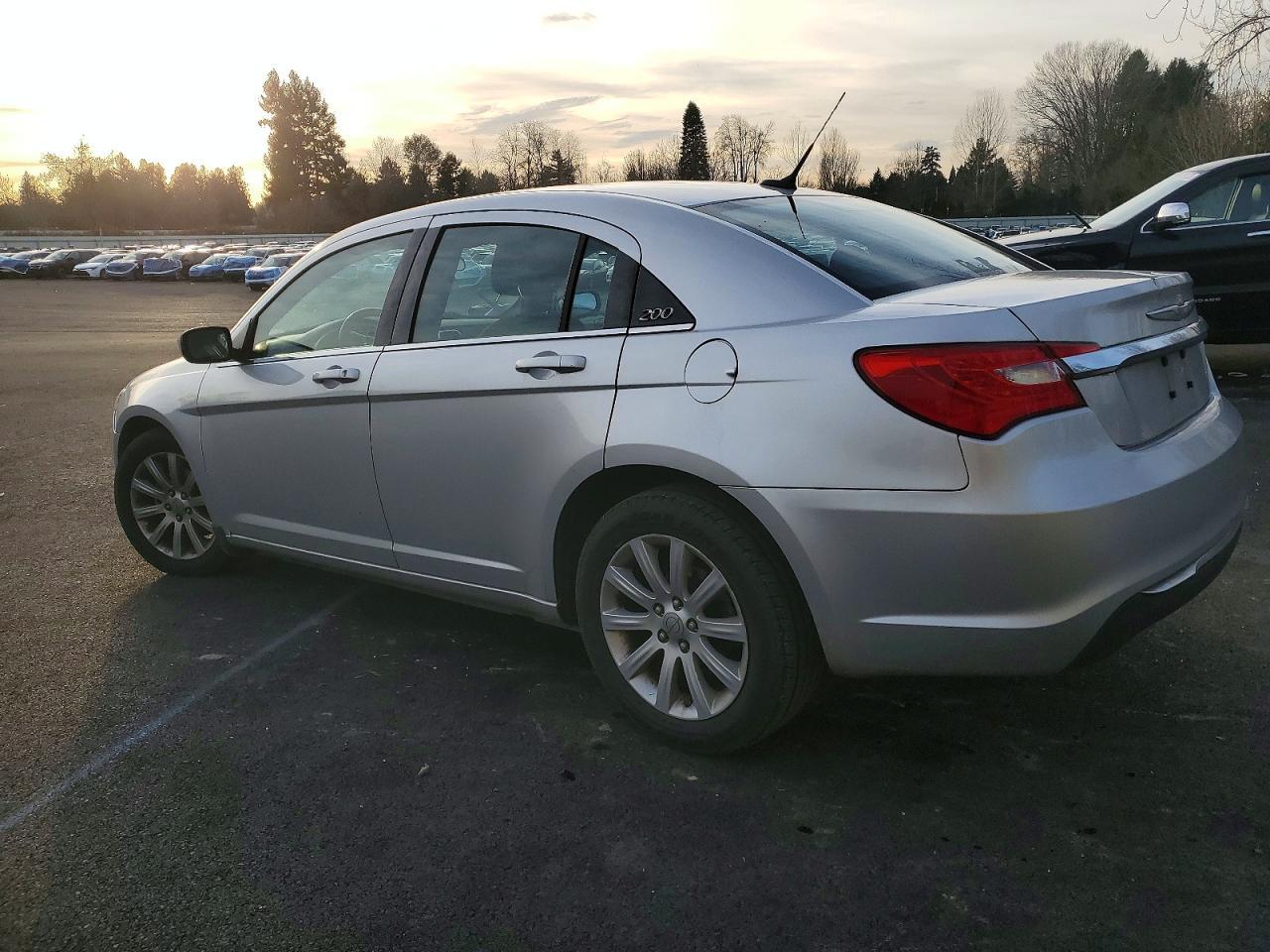2011 Chrysler 200 Touring - Фото 2
