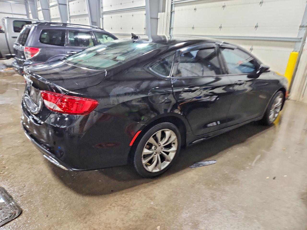 2015 Chrysler 200 S - Фото 3