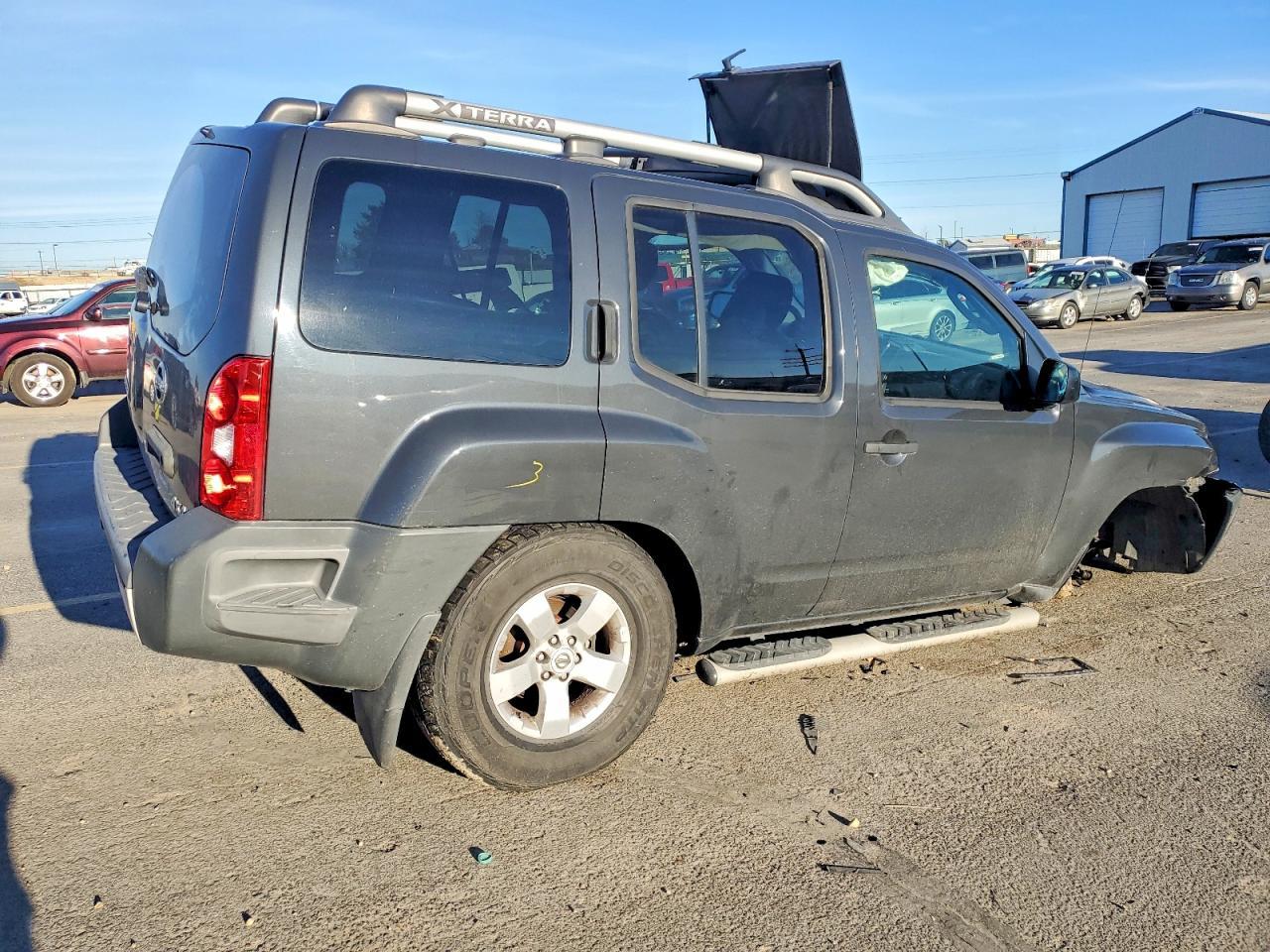 2010 Niss Xterra X - Image 3