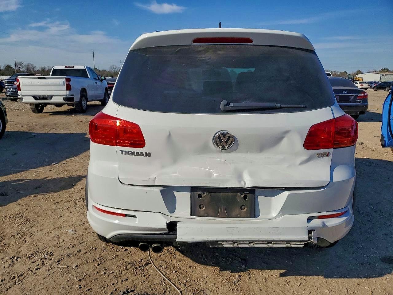 2016 Volkswagen Tiguan S - Фото 6