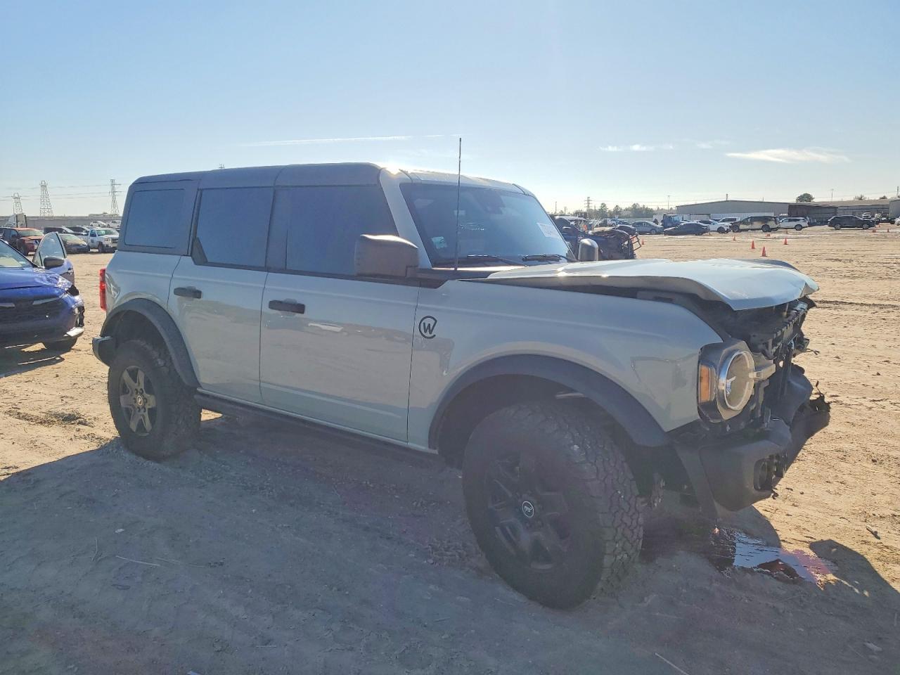 2024 Ford Bronco Black Diamond - Image 4
