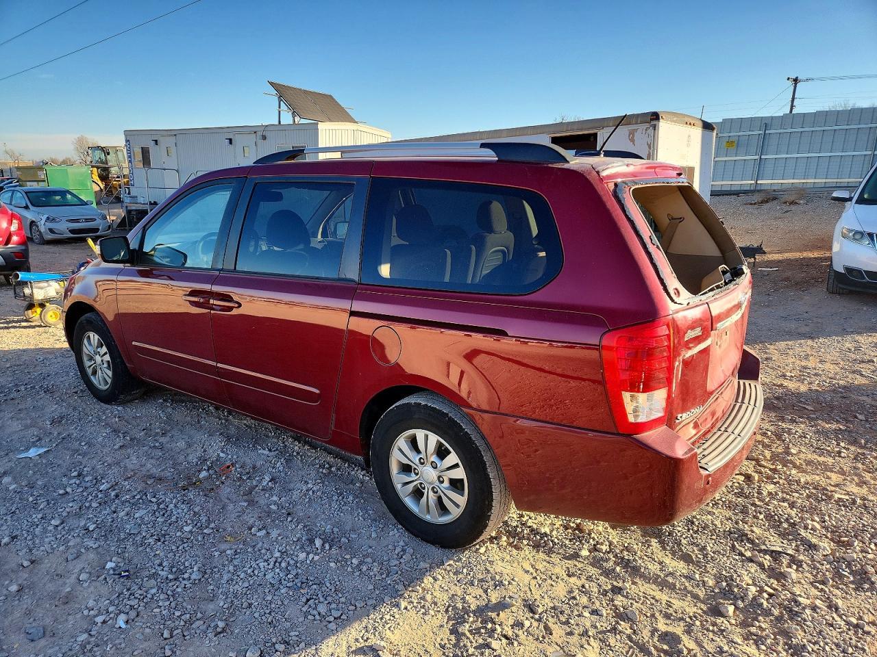 2012 Kia Sedona Lx - Image 2