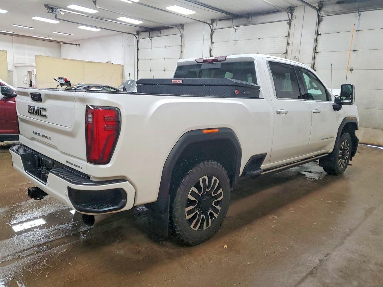 2024 GMC Sierra K2500 Denali Ultimate - Image 3