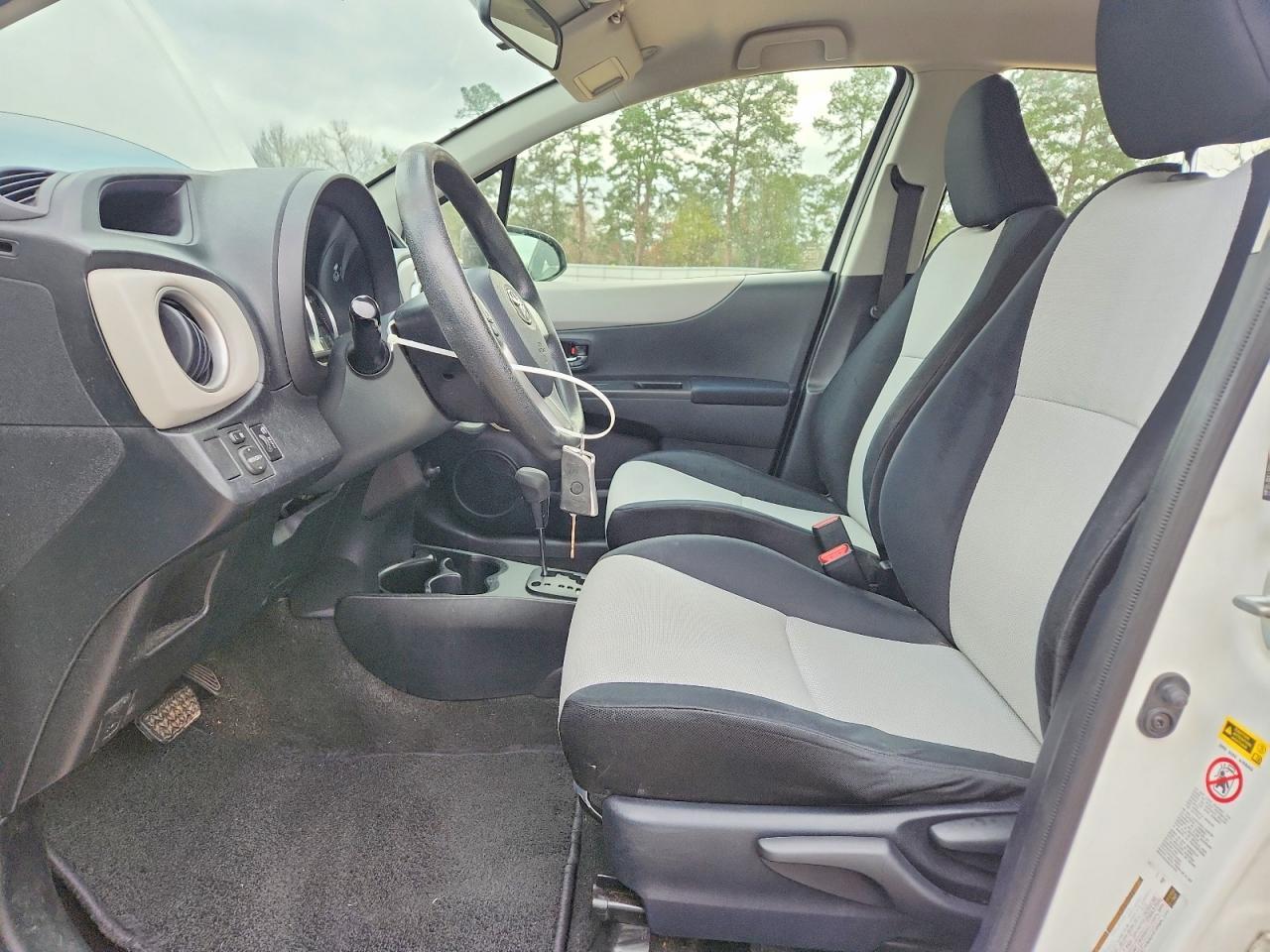 2012 Toyota Yaris - Фото 7