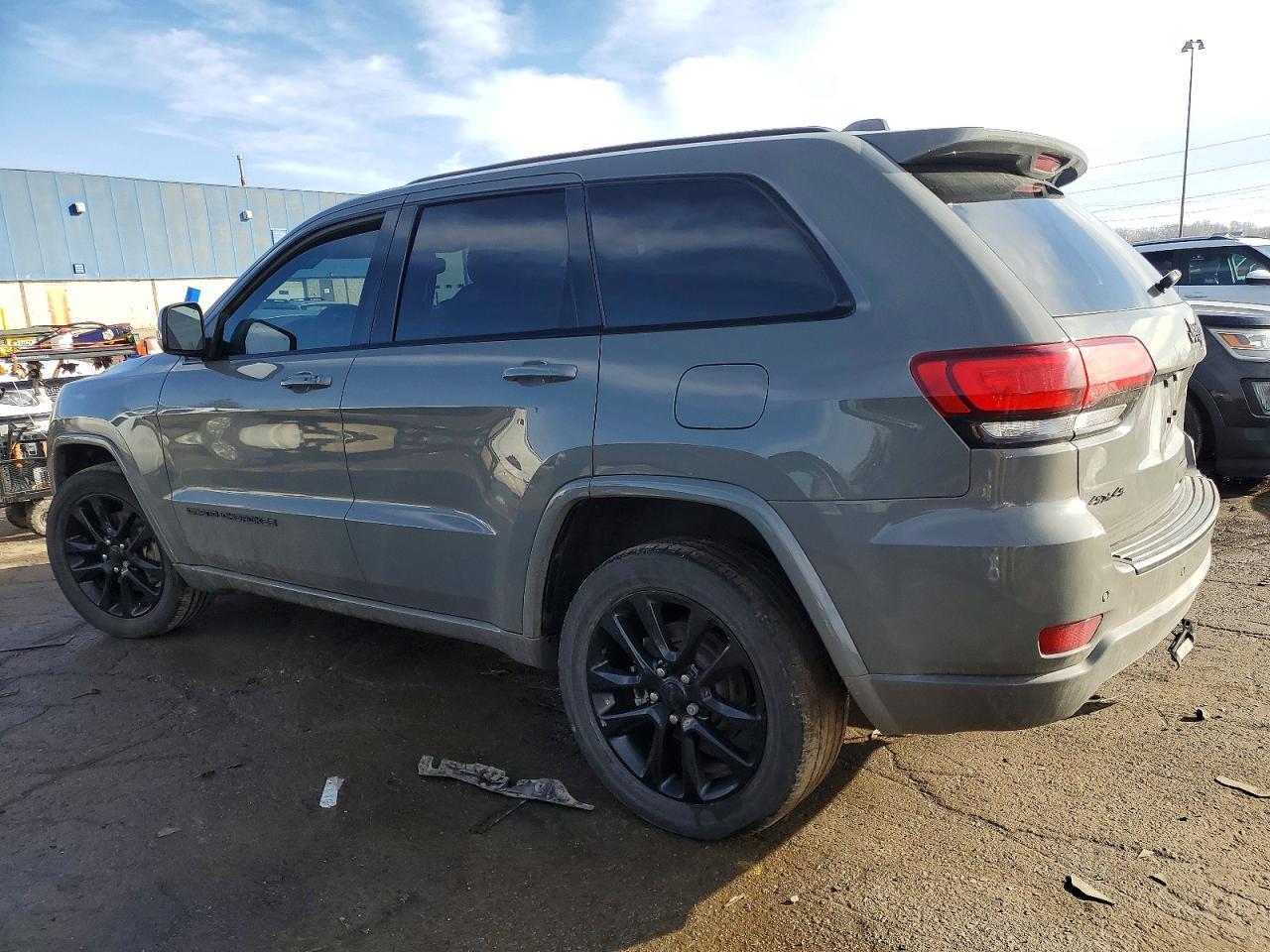 2022 Jeep Grand Cherokee Laredo E - Фото 2