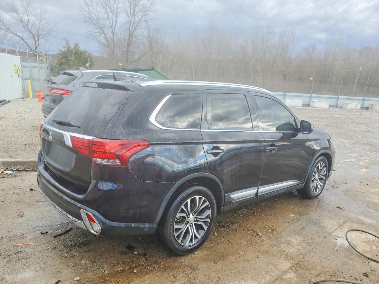 2017 Mitsubishi Outlander Se - Фото 3
