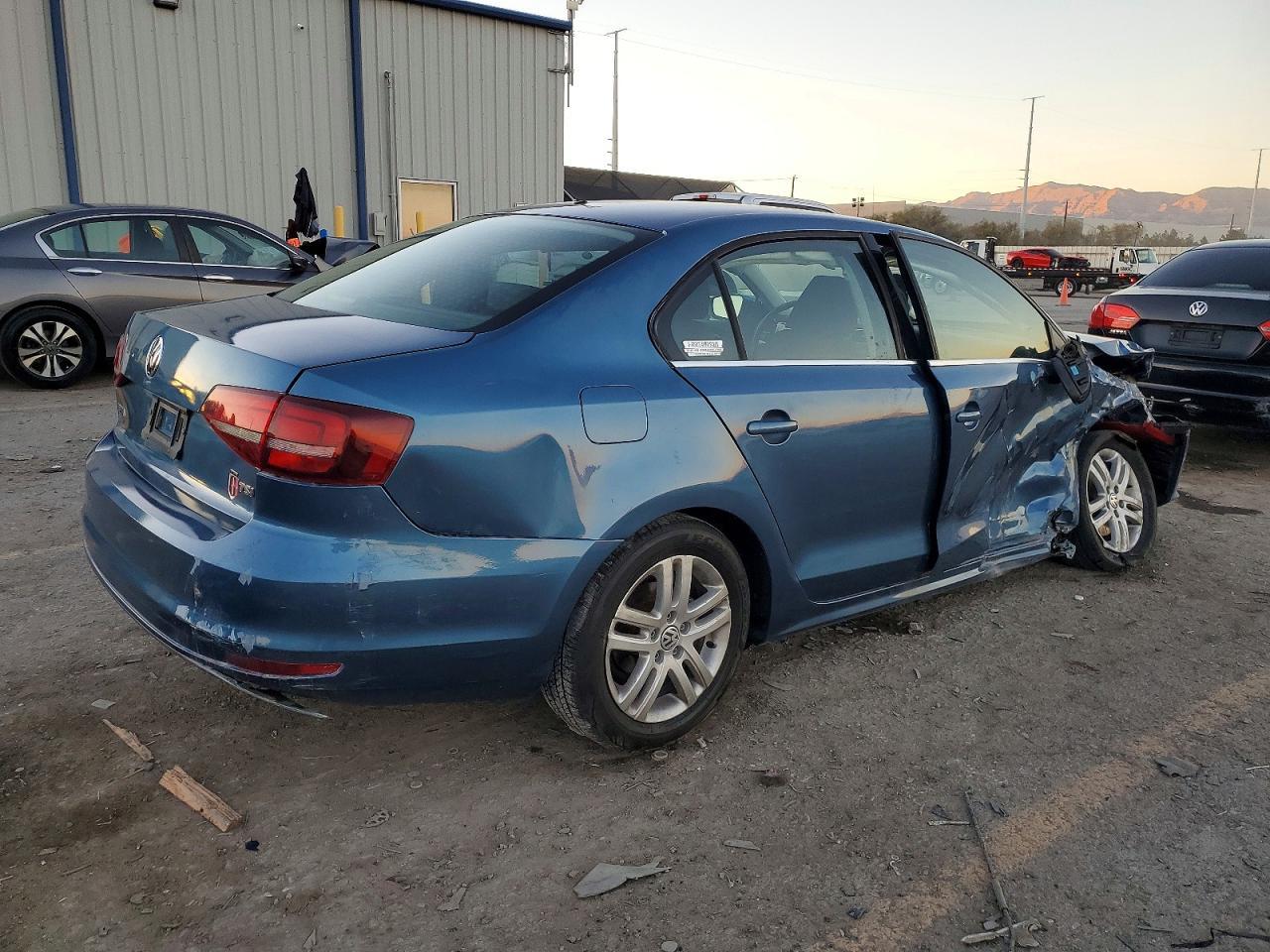 2017 Volkswagen Jetta S - Фото 3