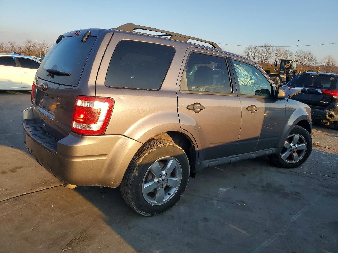 2011 Ford Escape Xlt - Image 3
